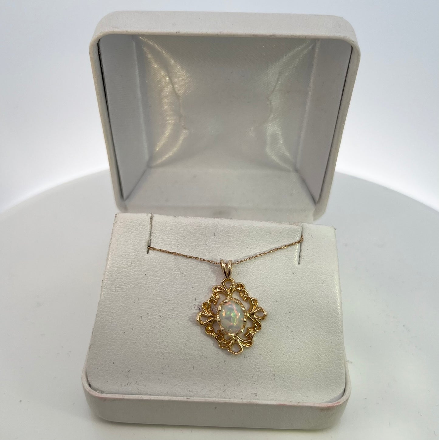 14Kt Yellow Gold Opal Stone Necklace