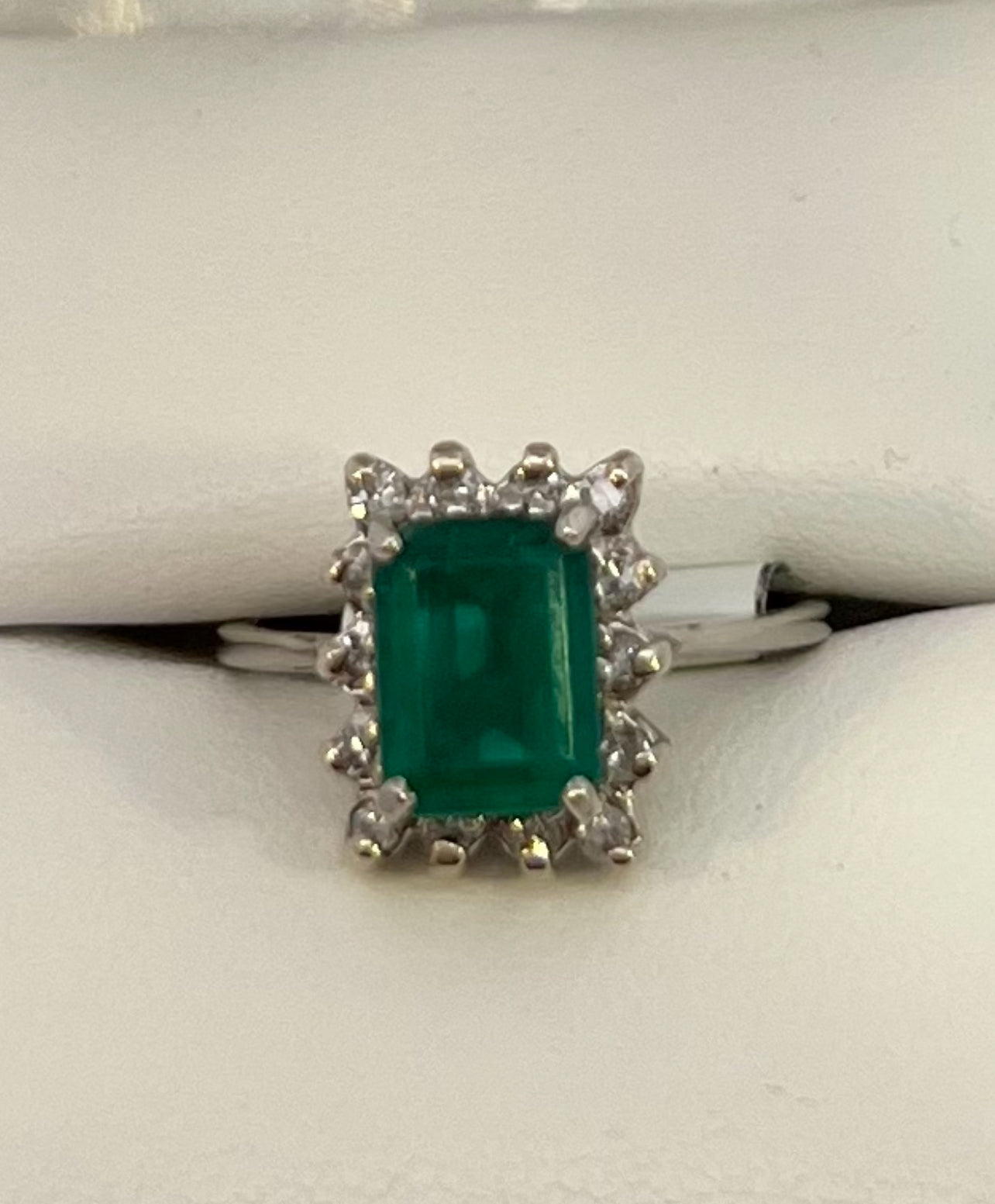 14kt White Gold Emerald Stone Ring