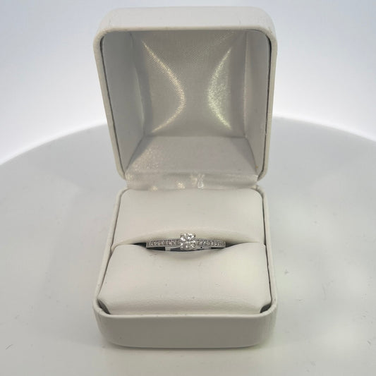 10kt White Gold With Circle Diamond Ring