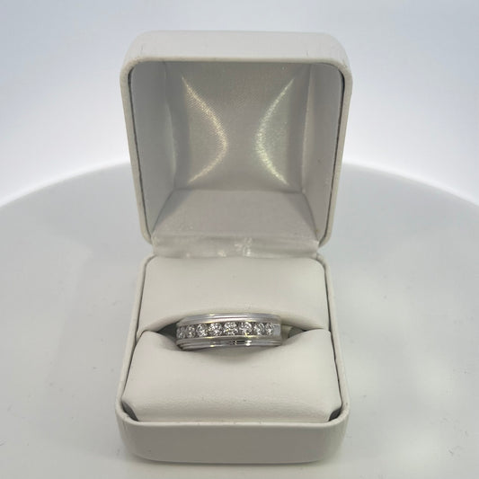 14kt White Gold Ring with Circle Diamonds