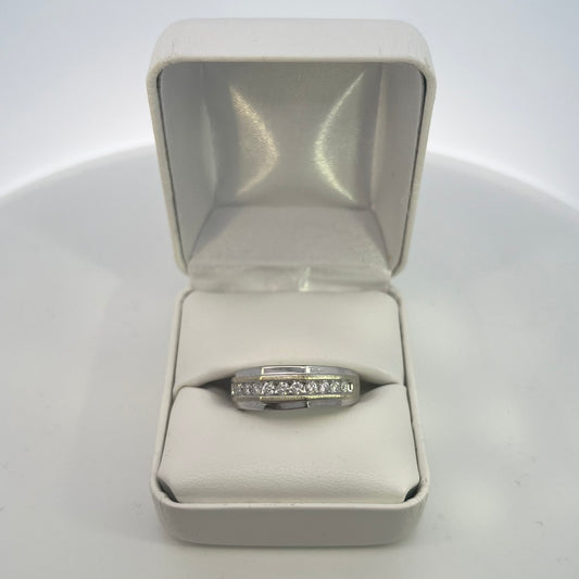 10kt White Gold Ring with Circle Diamonds