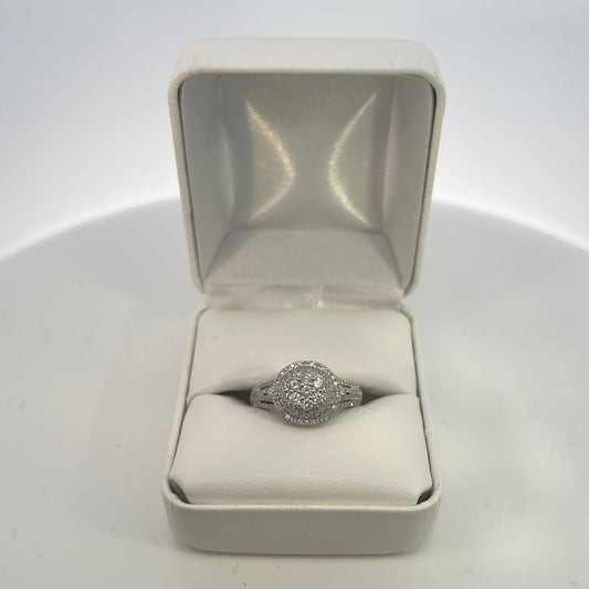 12kt White Gold Ring with Circle Diamonds