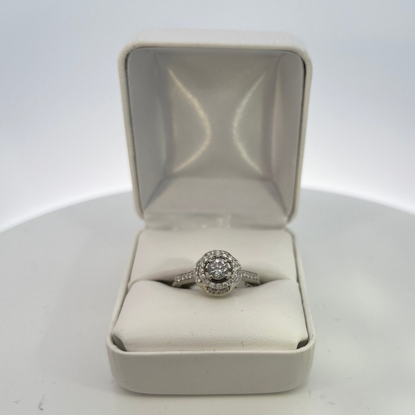 14kt White Gold Ring with Circle Diamond