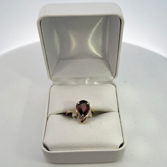 14kt Yellow Gold Ruby Stone Ring