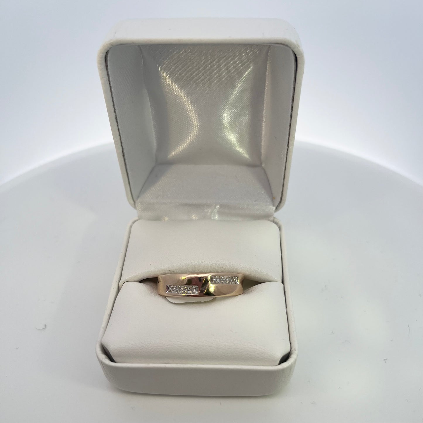 14 KT Yellow Gold Ring with Diamonds